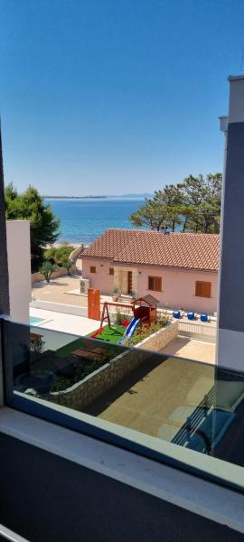 Apartment A&H, Vir